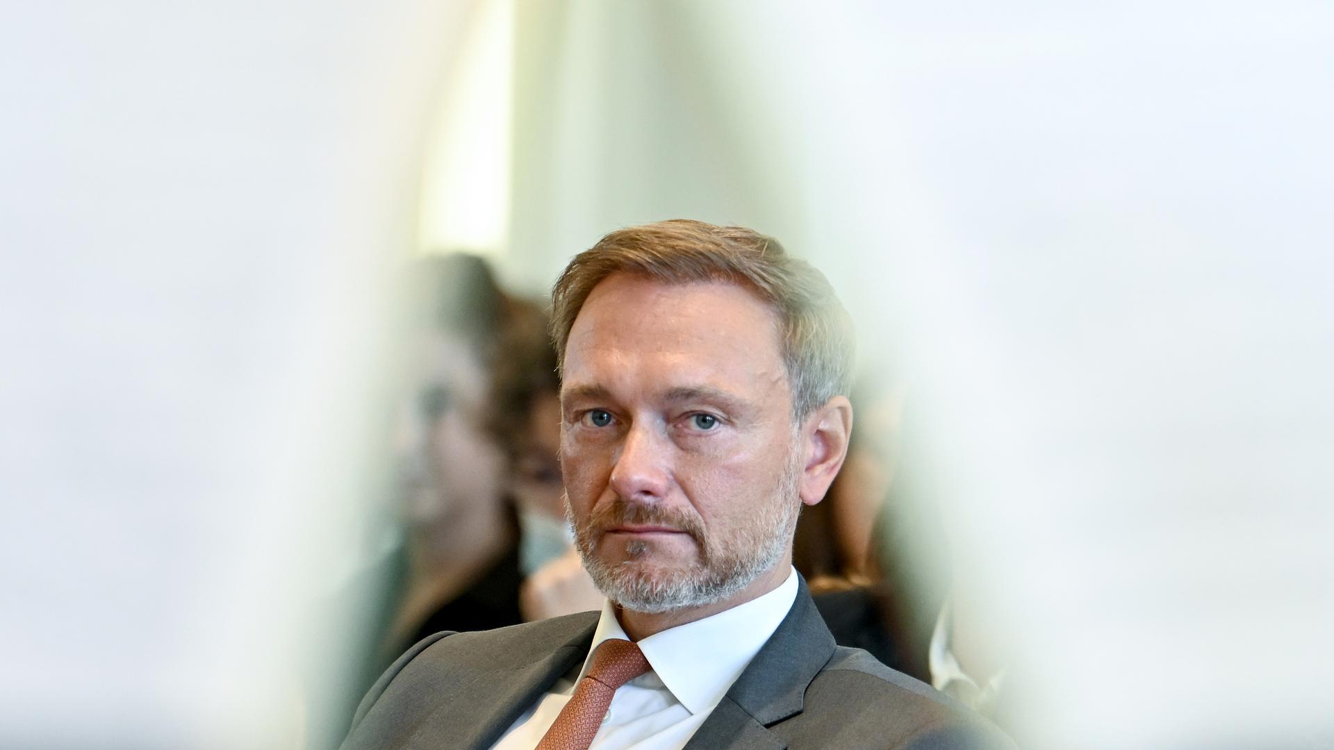 Le ministre allemand des Finances Christian Lindner (FDP) se dit favorable à l'abandon de l'utilisation du gaz naturel pour produire de l'électricité