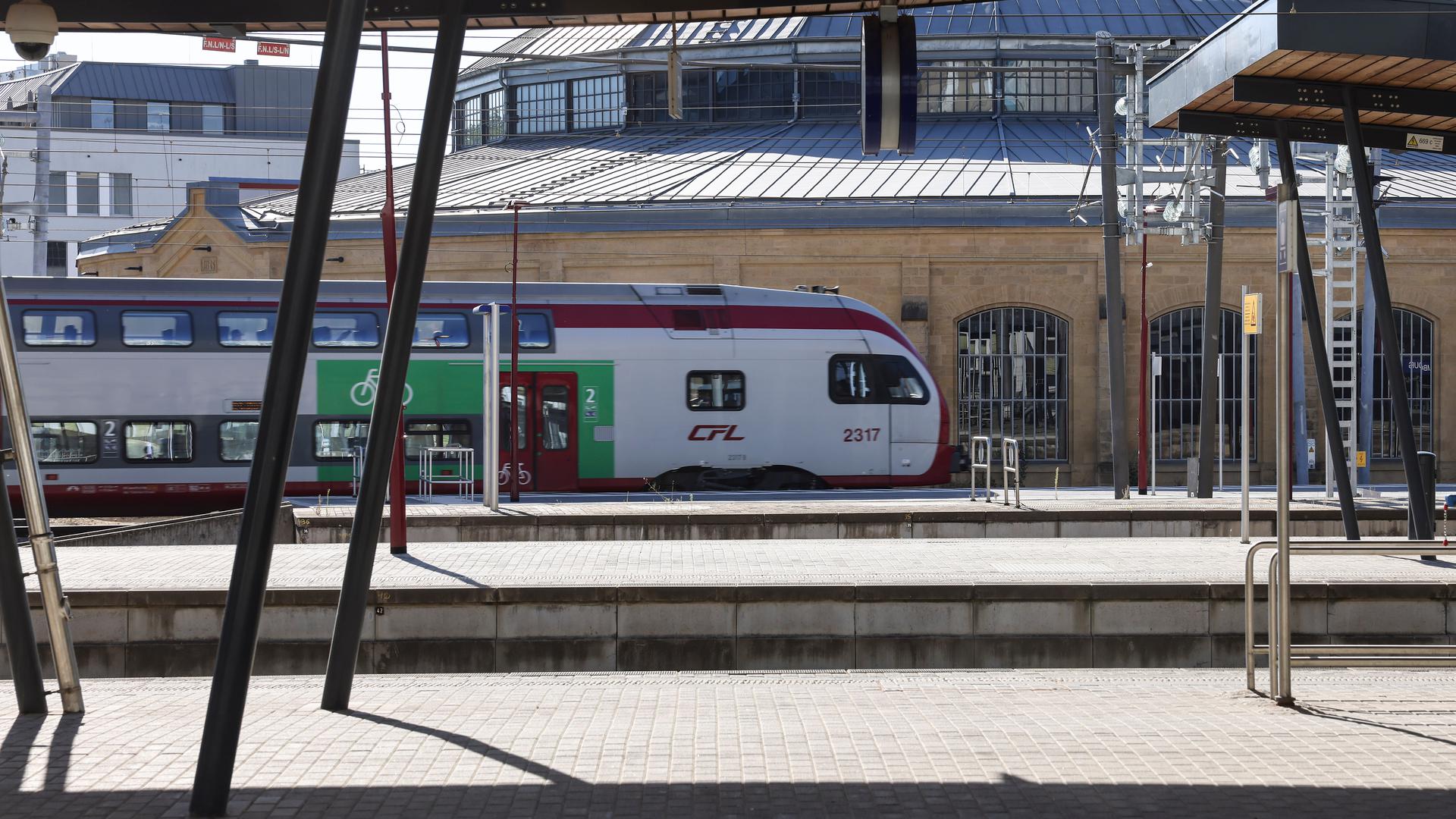 D'ici à 2026, la ligne de l'Eifel devrait être équipée de caténaires qui permettront de faire circuler des trains électriques modernes. 