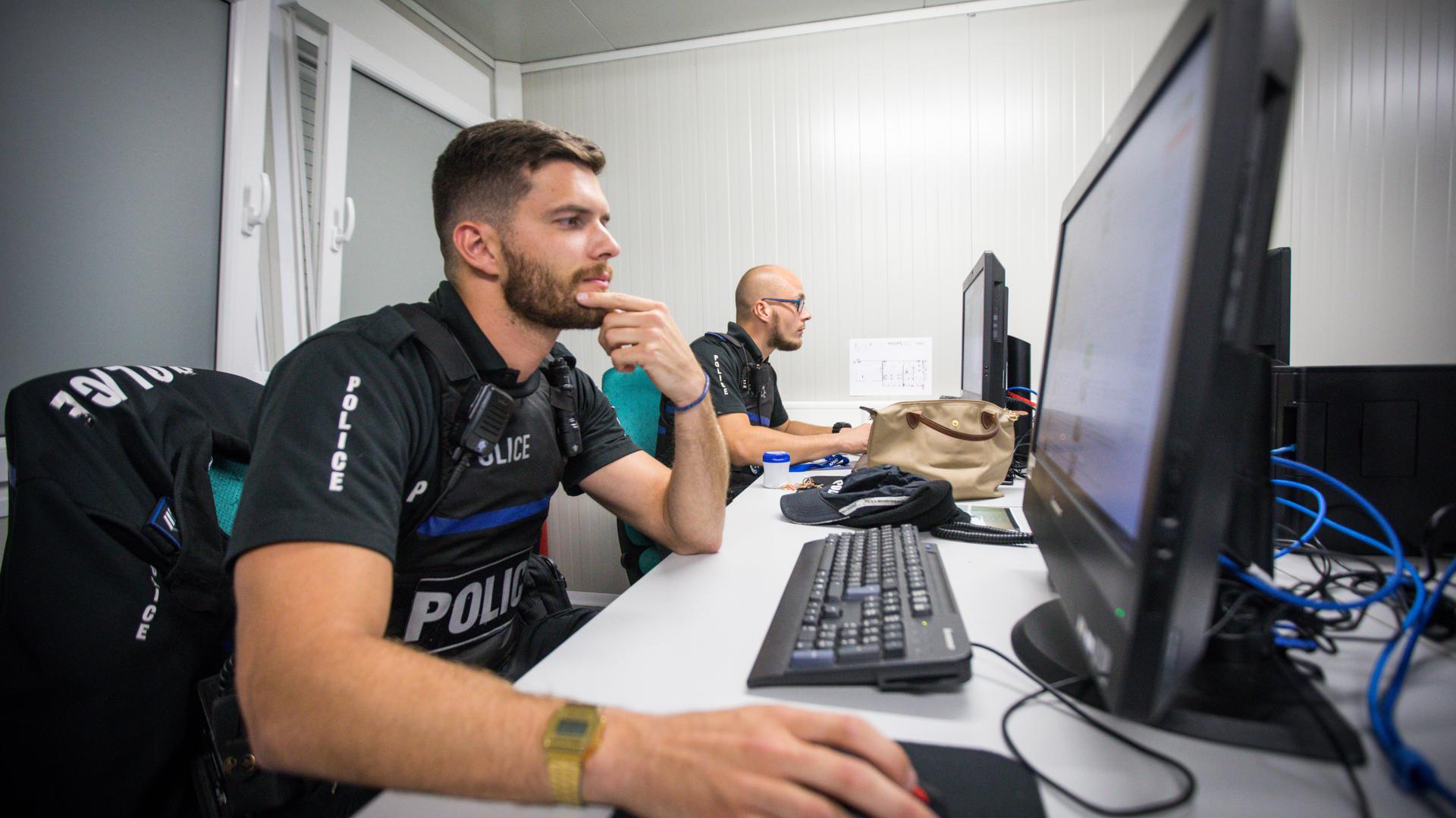 En plus des policiers, le site du Glacis est surveillé par un réseau de caméras discrétes.