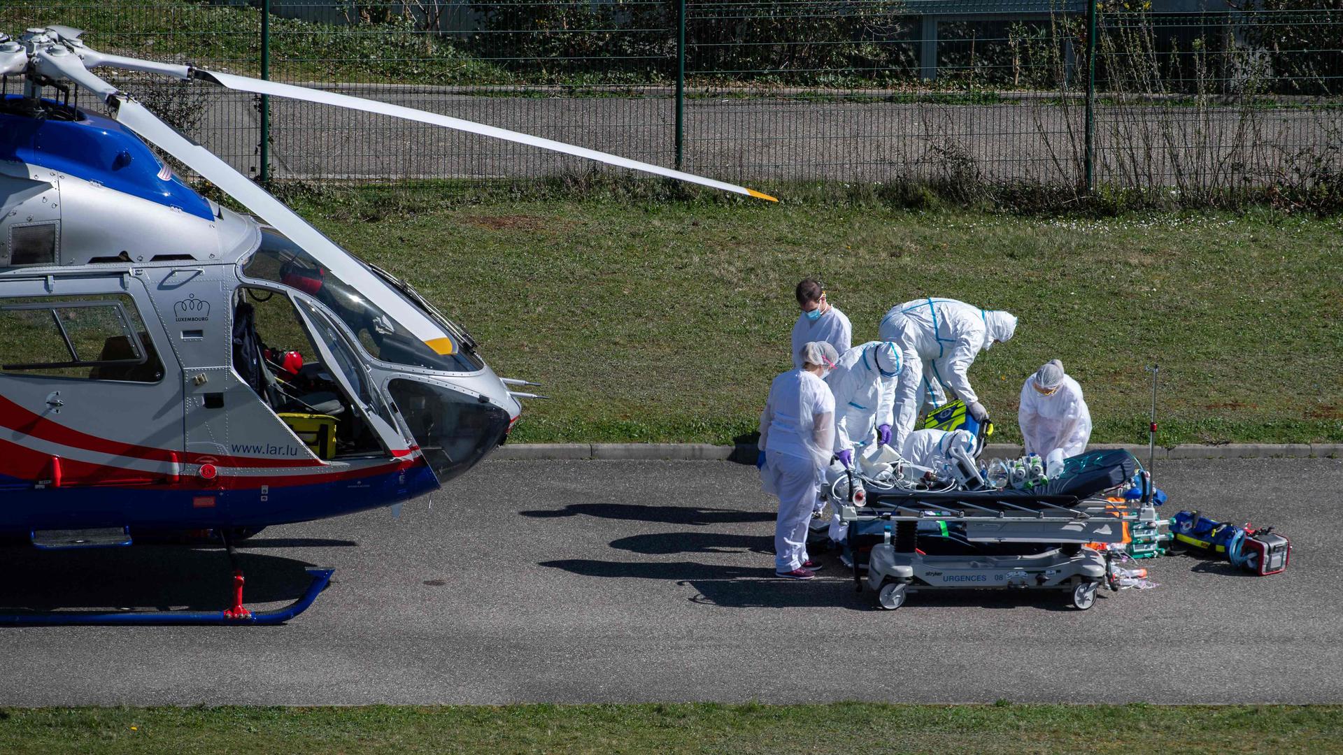 Comme ici à l'hôpital de Mulhouse, les équipes de Luxembourg Air Rescue ont été sollicitées pour la prise en charge de victimes du covid-19 depuis la France.