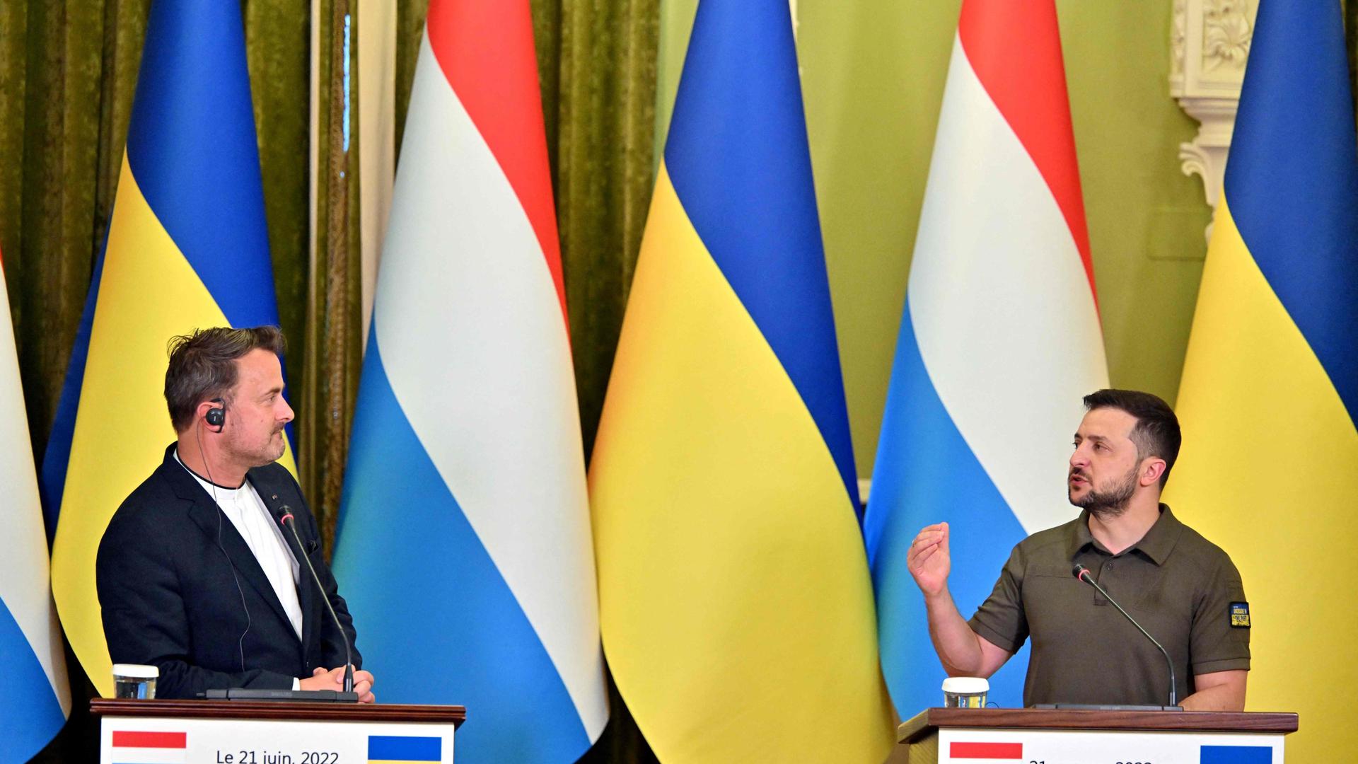 Xavier Bettel a été le premier chef de gouvernement de l'UE à rendre visite à Volodmyr Zelensky après que la Commission européenne se fut prononcée en faveur de l'octroi à l'Ukraine du statut de candidat à l'adhésion.