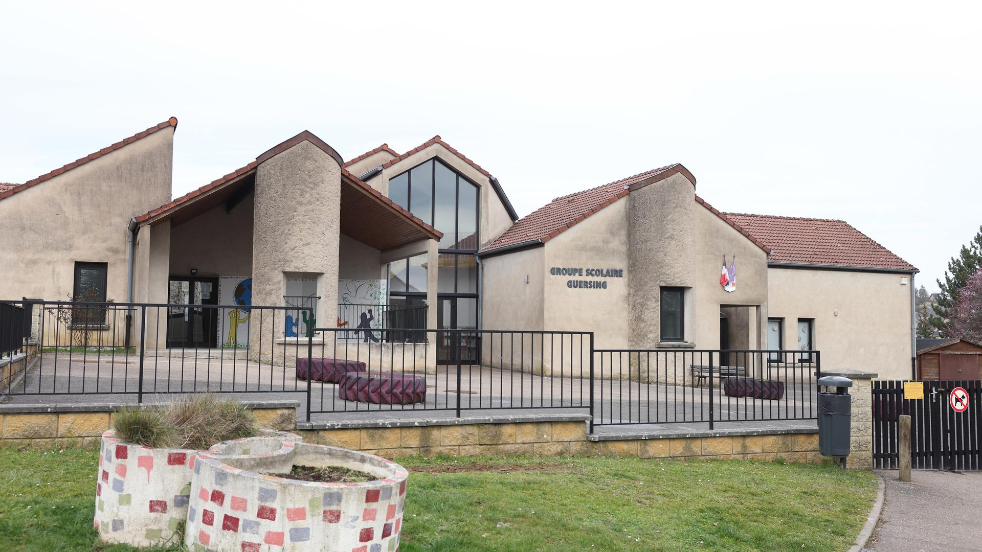 Le groupe scolaire de Mondorff.