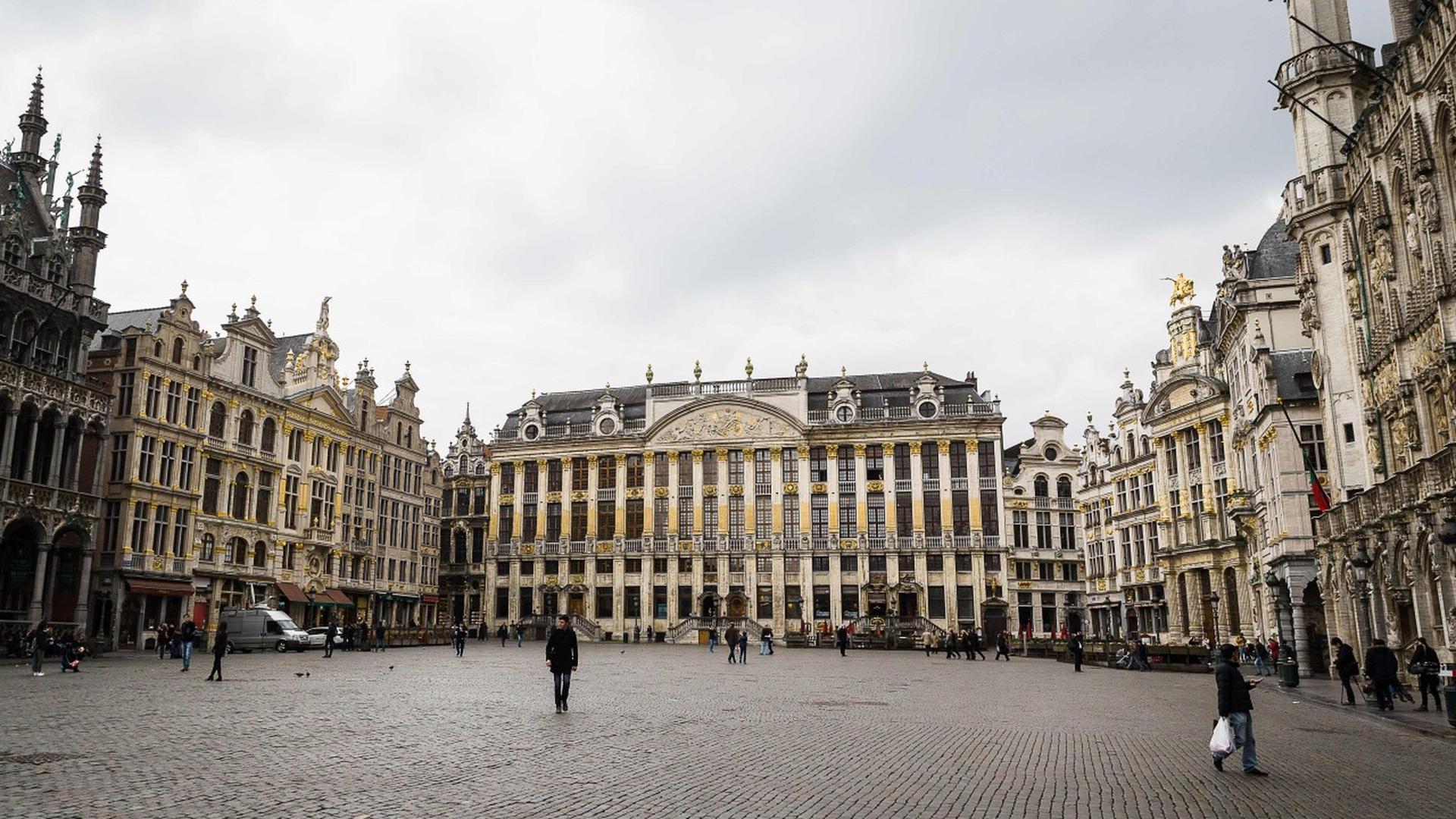 La Grand-Place de Bruxelles complètement vide.