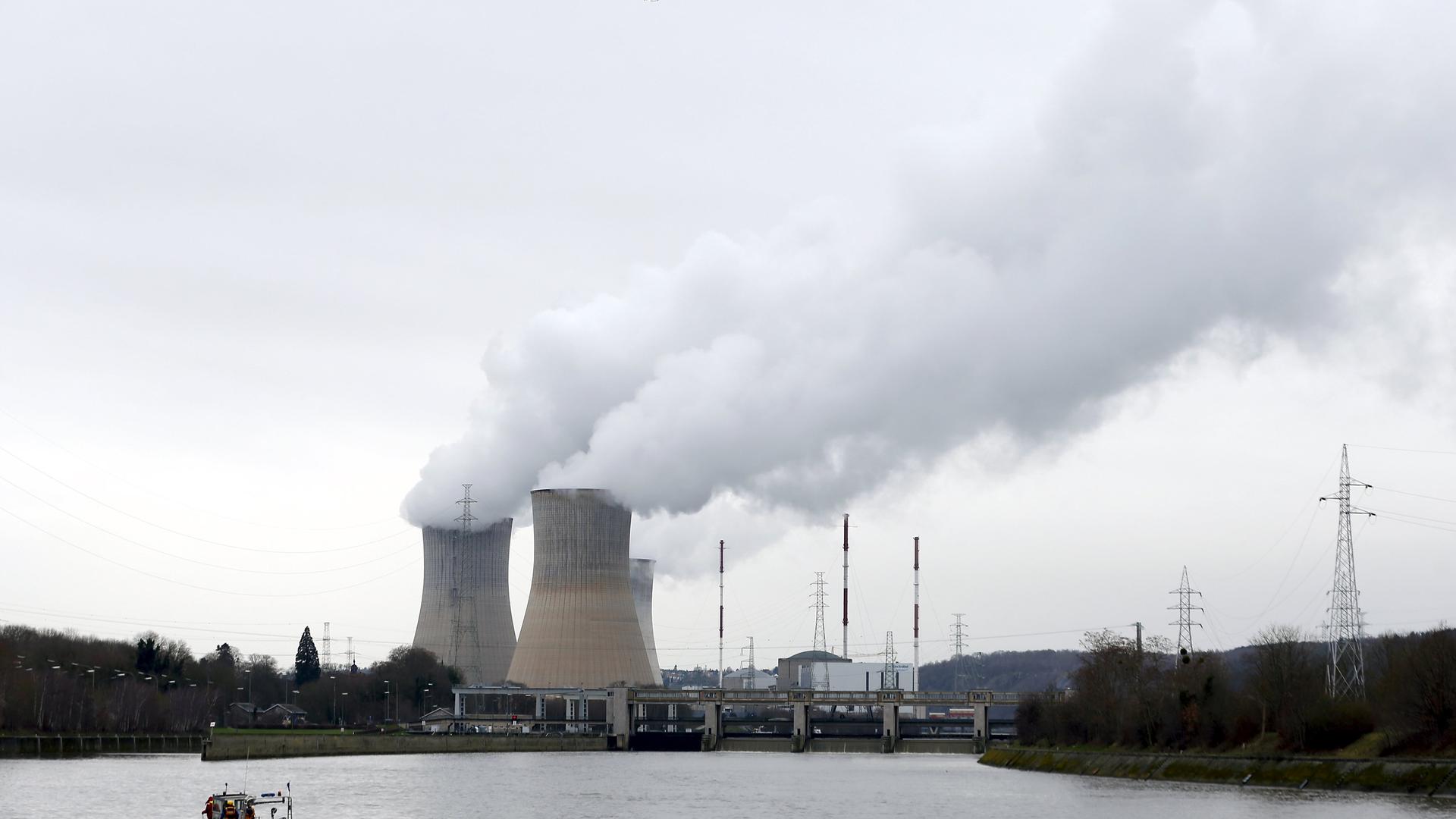 Maintenir deux réacteurs en activité pour dix années supplémentaires lui permet de garder – au moins partiellement – la main sur sa destinée énergétique.
