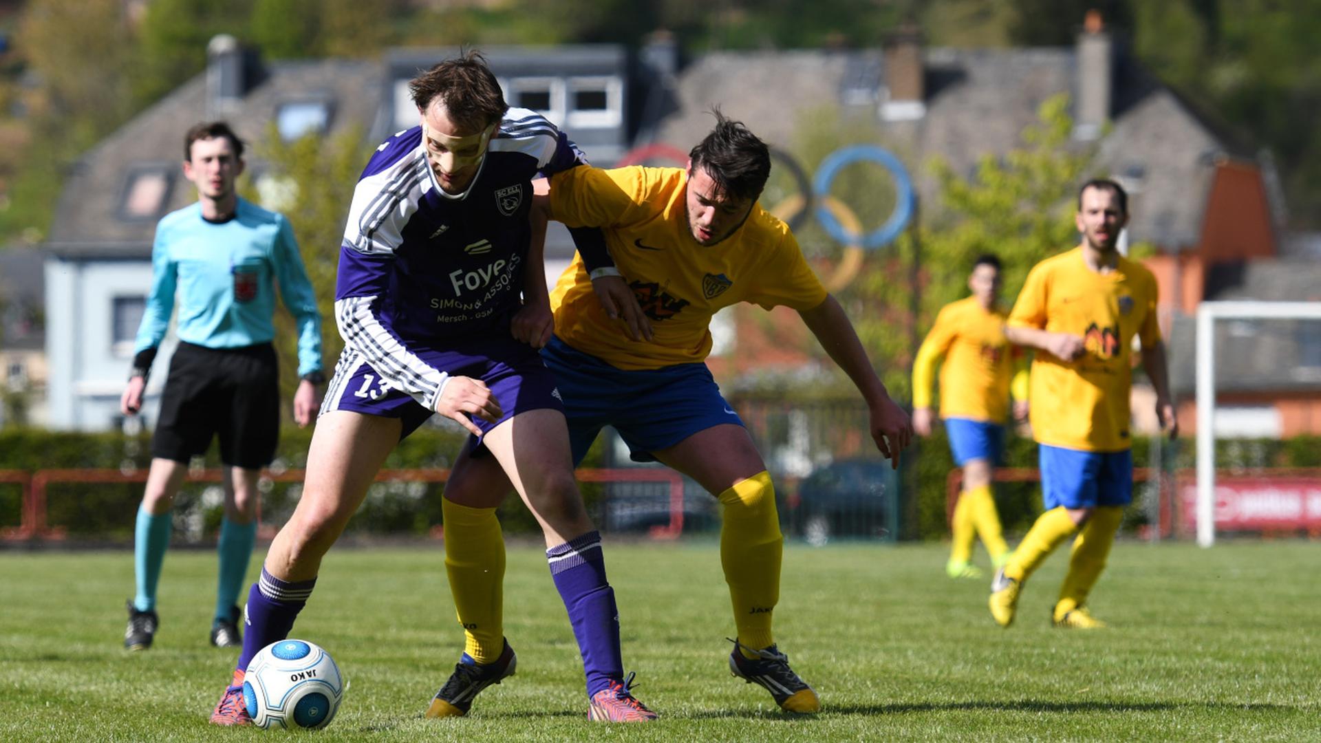 Smit (Ell) fait écran devant Gonçalves.