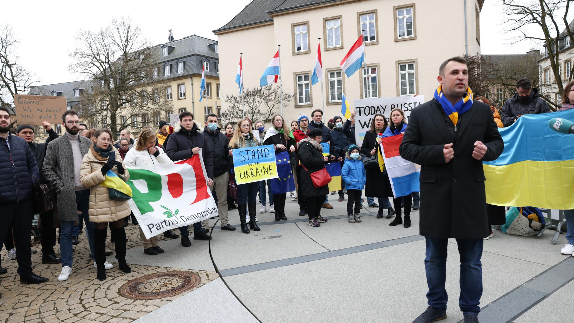 La communauté ukrainienne s'est mobilisée ce jeudi midi sur la place Clairefontaine suite à l'agression russe contre l'Ukraine.