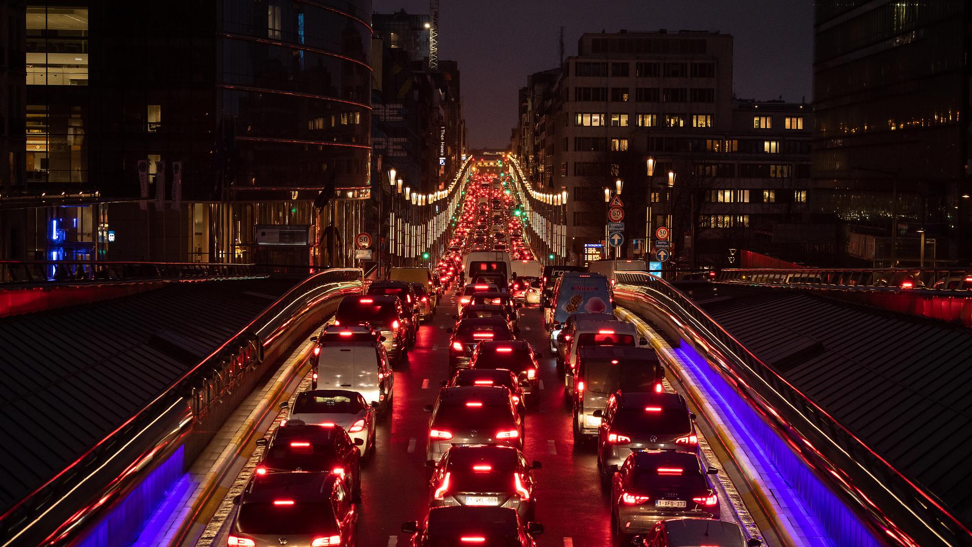 Bruxelles, en termes de circulation, est trop souvent synonyme d'embouteillages et pollution. 