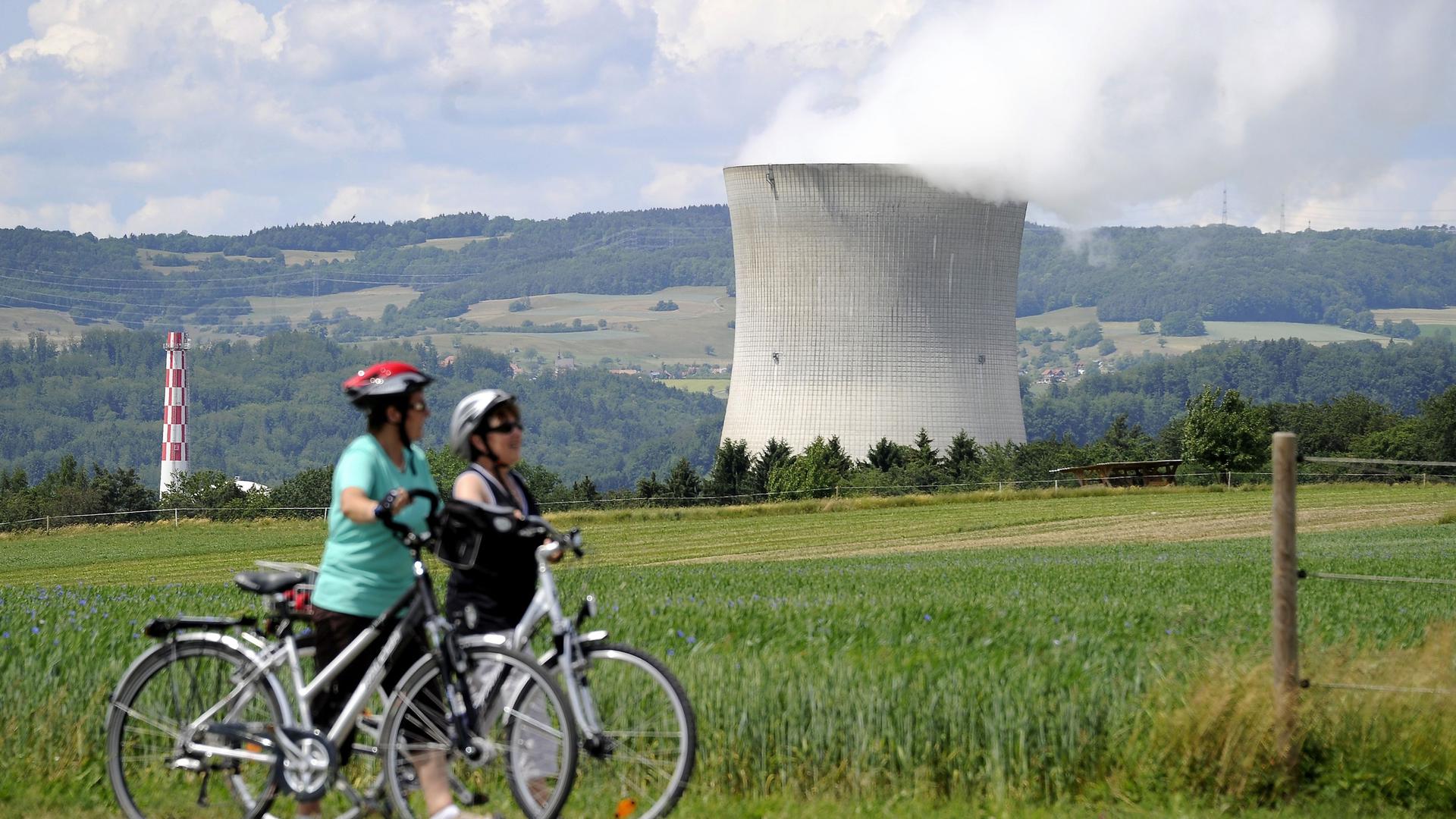 Sophie Wilmès estime que le maintien en activité de seulement deux réacteurs ne suffirait pas à garantir la sécurité d'approvisionnement de la Belgique.