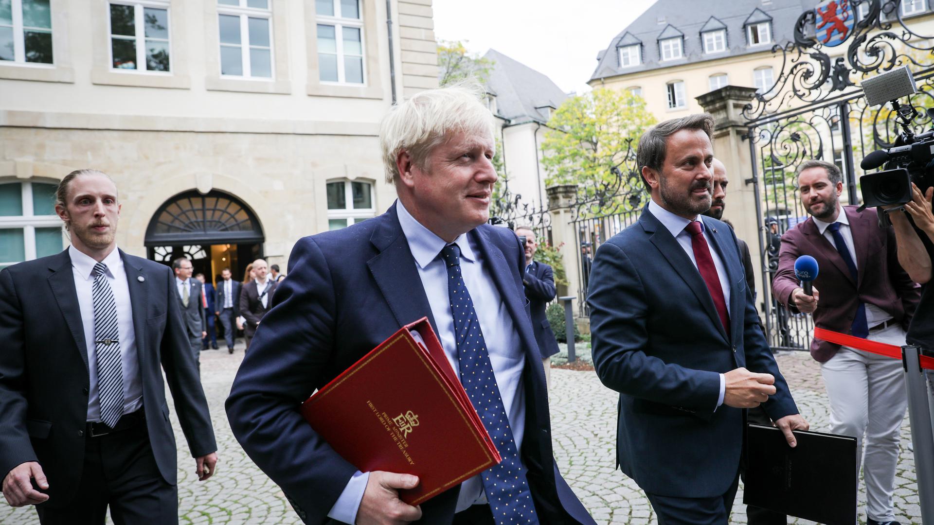 Les Premiers ministres britannique et luxembourgeois sont côte-à-côte