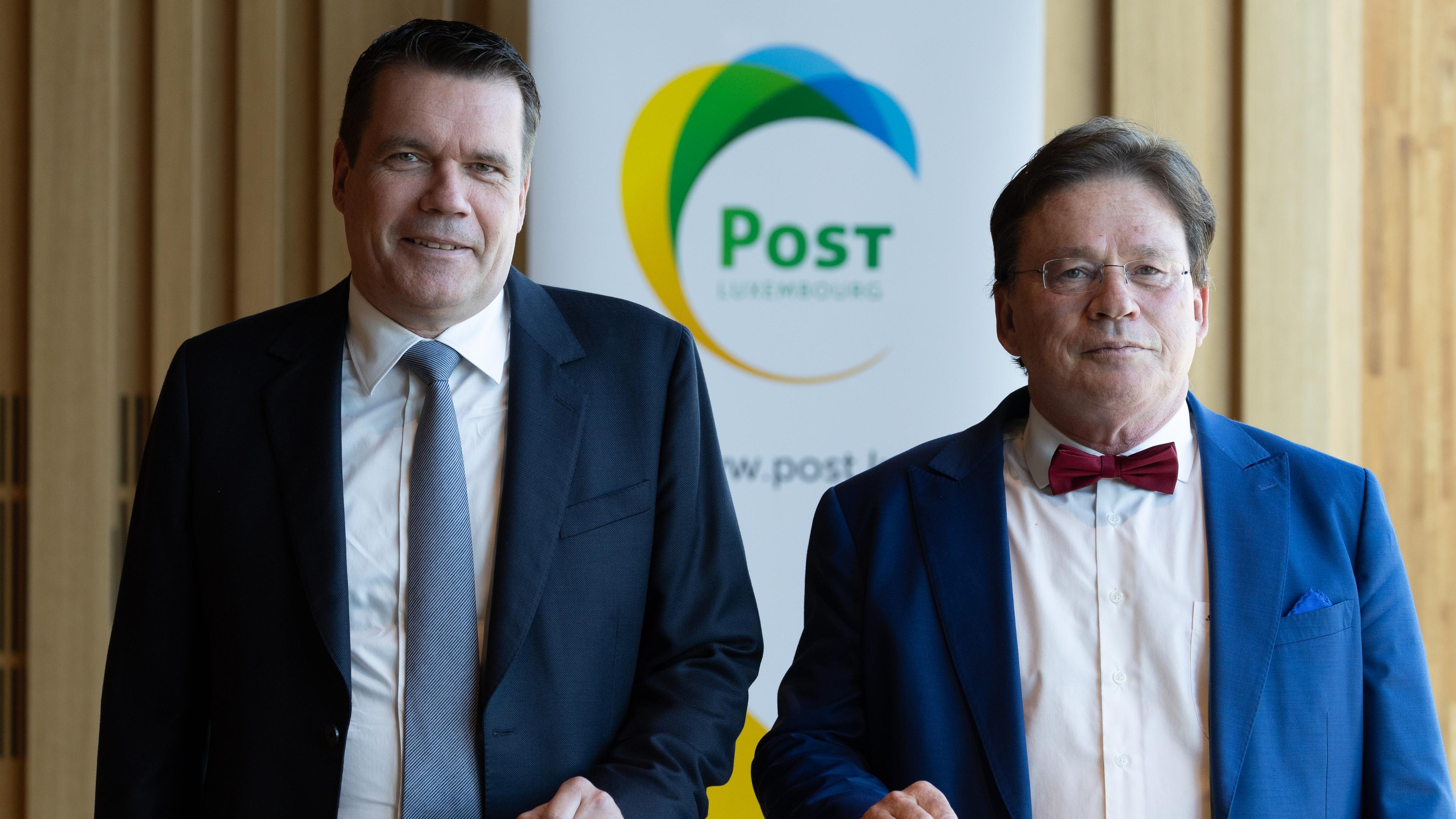 De gauche à droite: Claude Strasser, Directeur général de Post Luxembourg et Serge Allegrezza, Président du Conseil d’administration de Post Luxembourg.