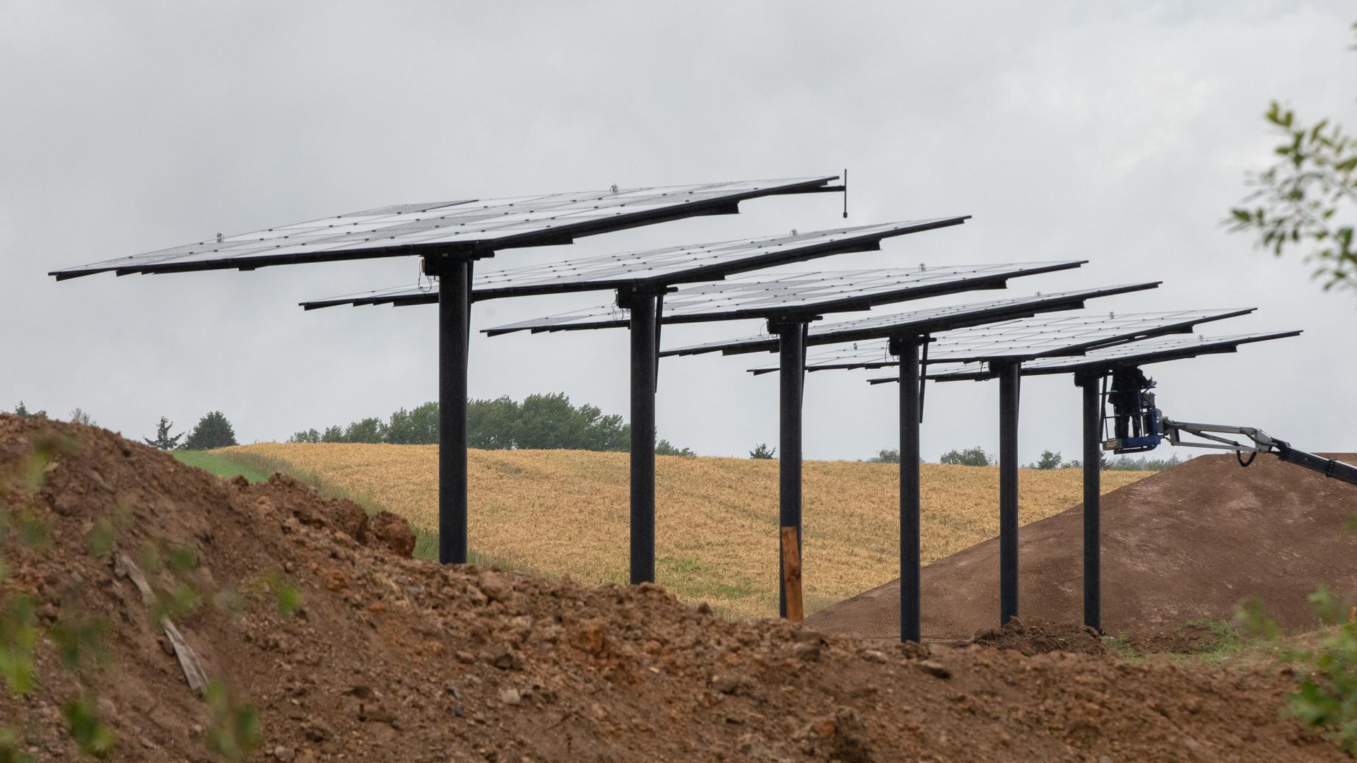 Les projets de centrales solaires se multiplient au Luxembourg, qui va aussi accueillir une usine de fabrication de panneaux.