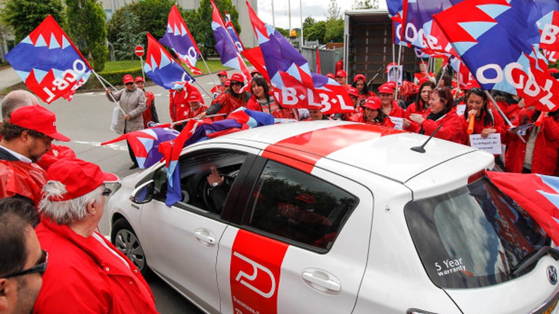 Le piquet de protestation de l'OGBL a fait grand bruit devant le siège de Dussman Service à Niederanven.