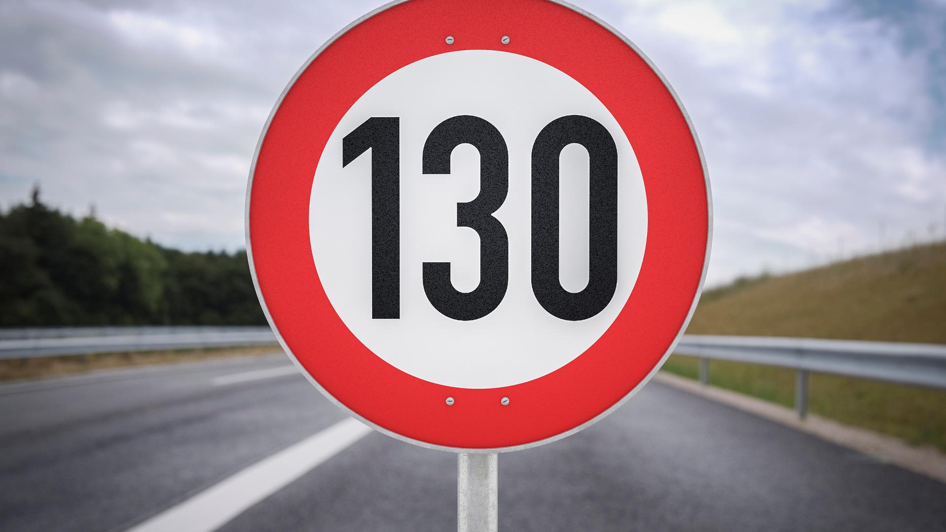 Le gouvernement allemand recommande actuellement une vitesse de 130 km/h sur les autoroutes.