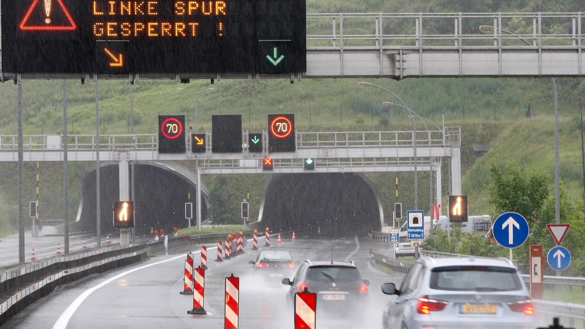 François Bausch estime que de manière générale il est «extrêmement important de pouvoir contrôler la vitesse dans les tunnels autoroutiers», car le risque d'accident y est très élevé. 
