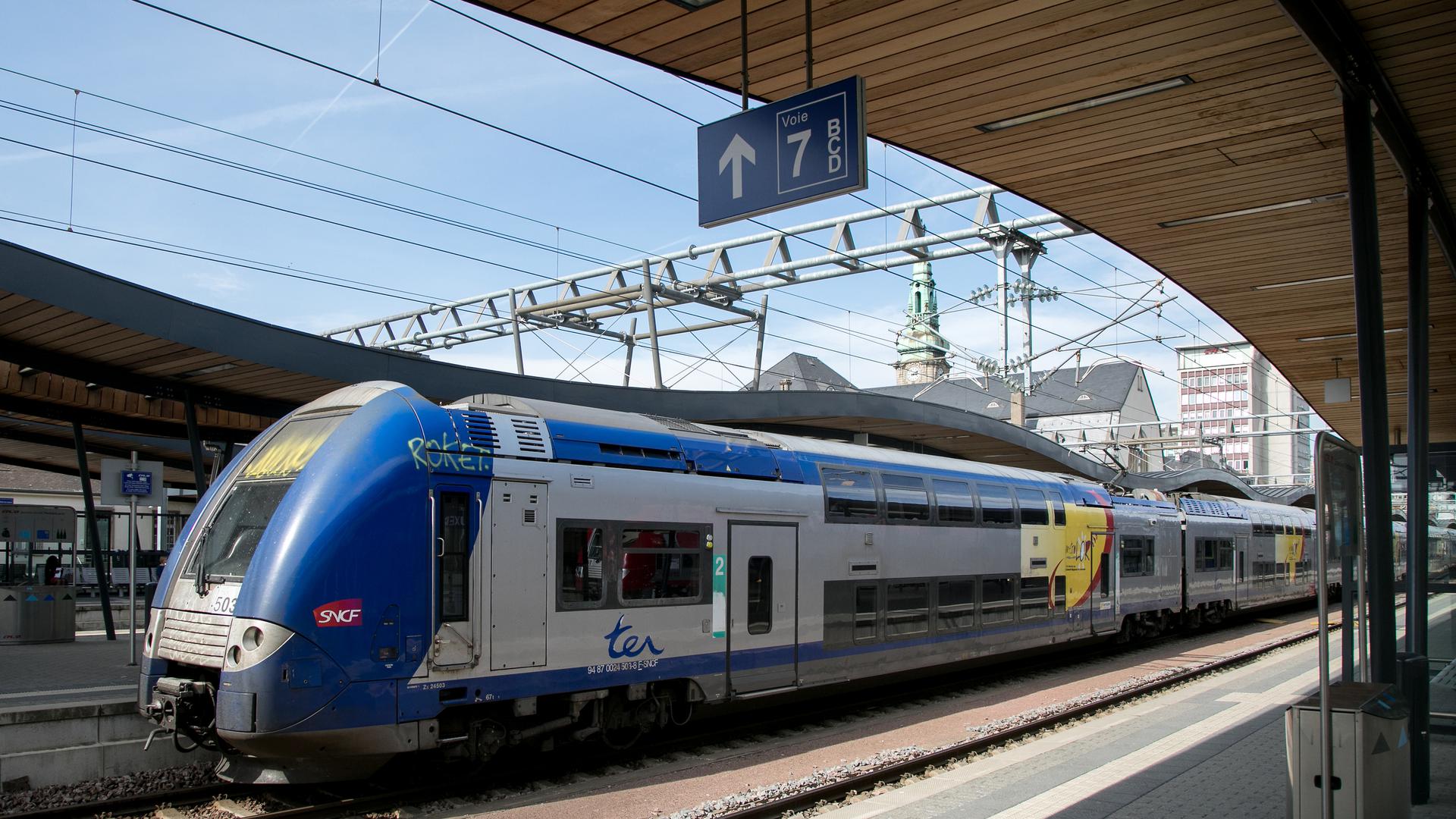 Un TER de la ligne du sillon lorrain en gare de Luxembourg.