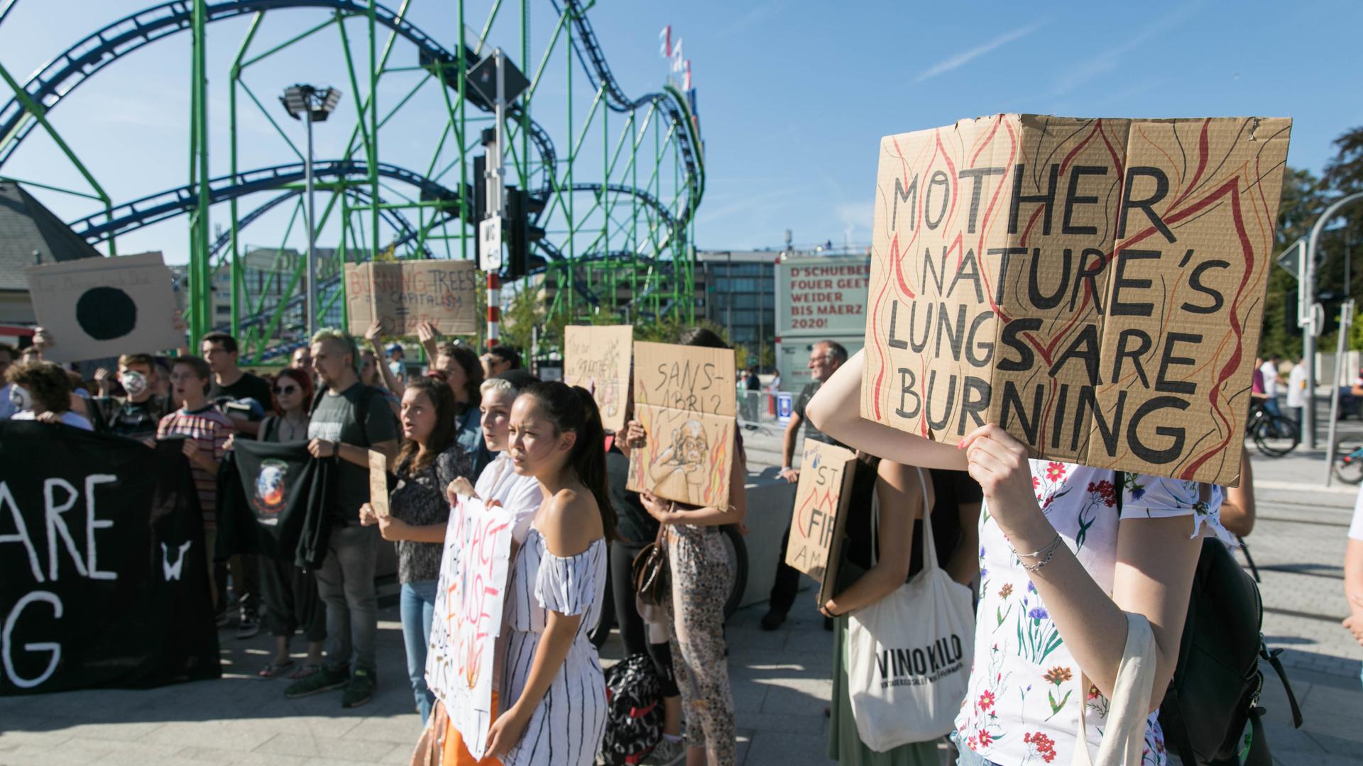 Les jeunes manifestants du collectif Youth for climate ont saisi l'occasion pour afficher leurs revendications.