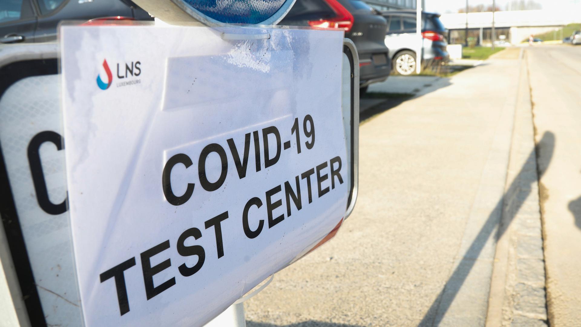 Selon la ministre, les prélèvements effectués dans le cadre du Large scale testing se trouvent «à niveau égal» par rapport à ceux réalisés en laboratoires ou hôpitaux. 
