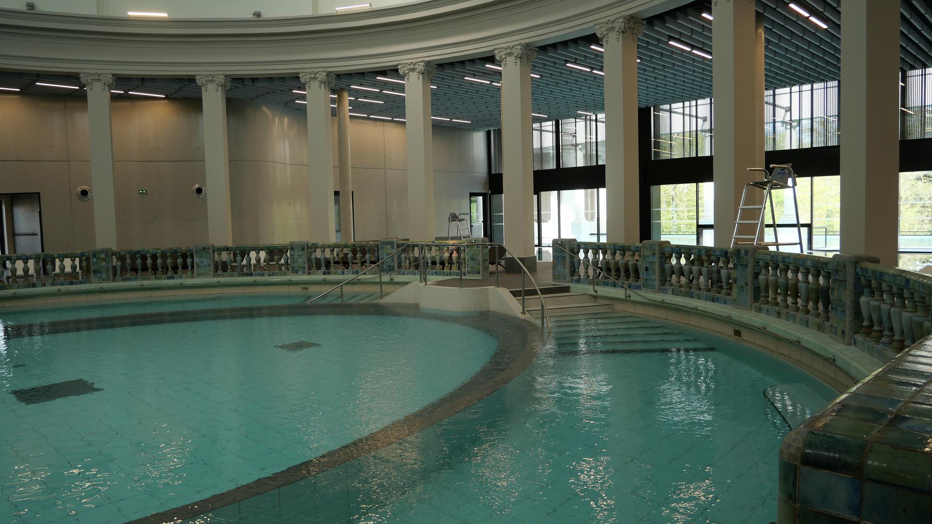La mythique piscine ronde a été rénovée.