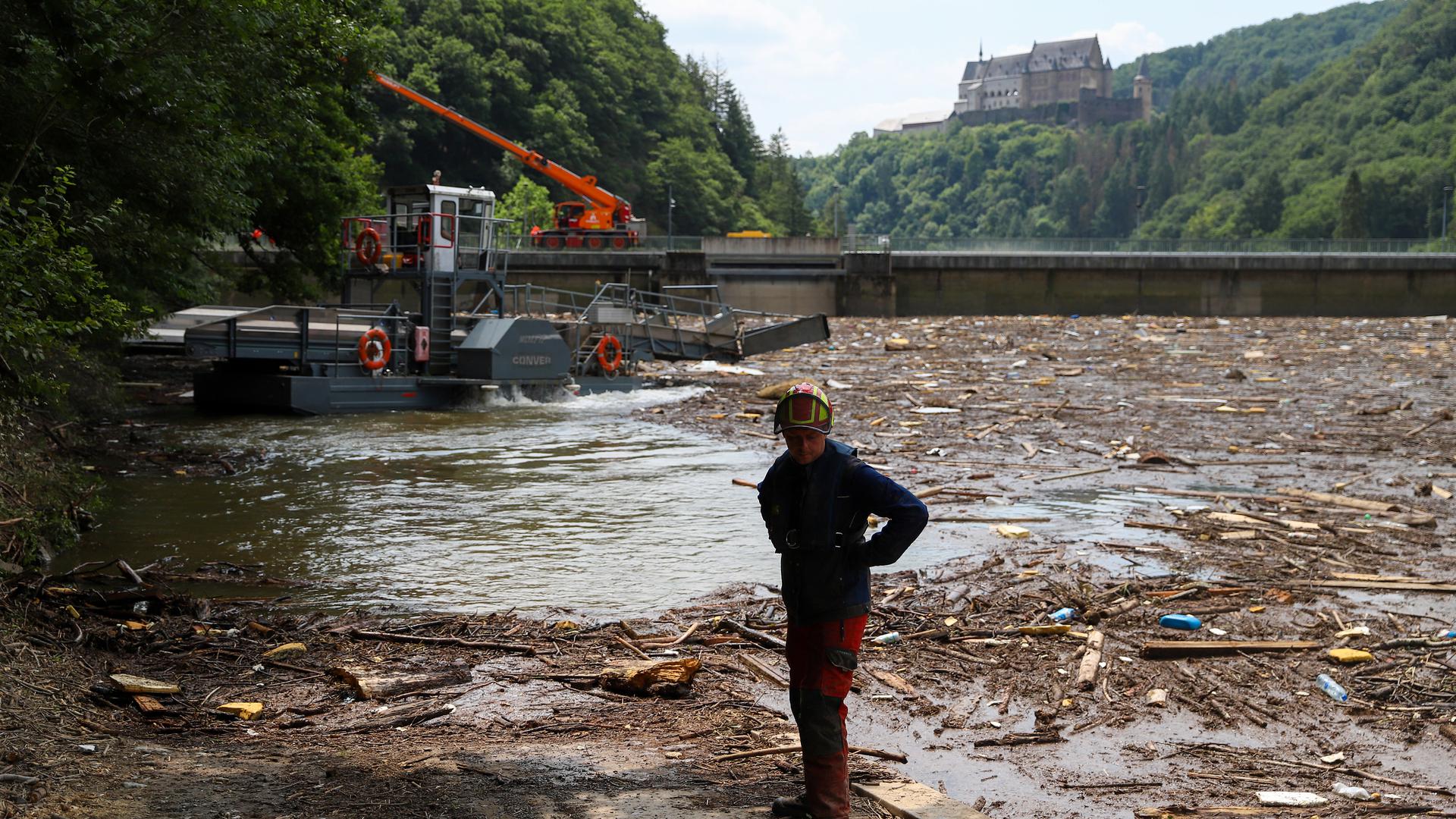 Inondation Luxembourg  22 juillet 2021 nettoyage barrage de Vianden Photo SIBILA LIND