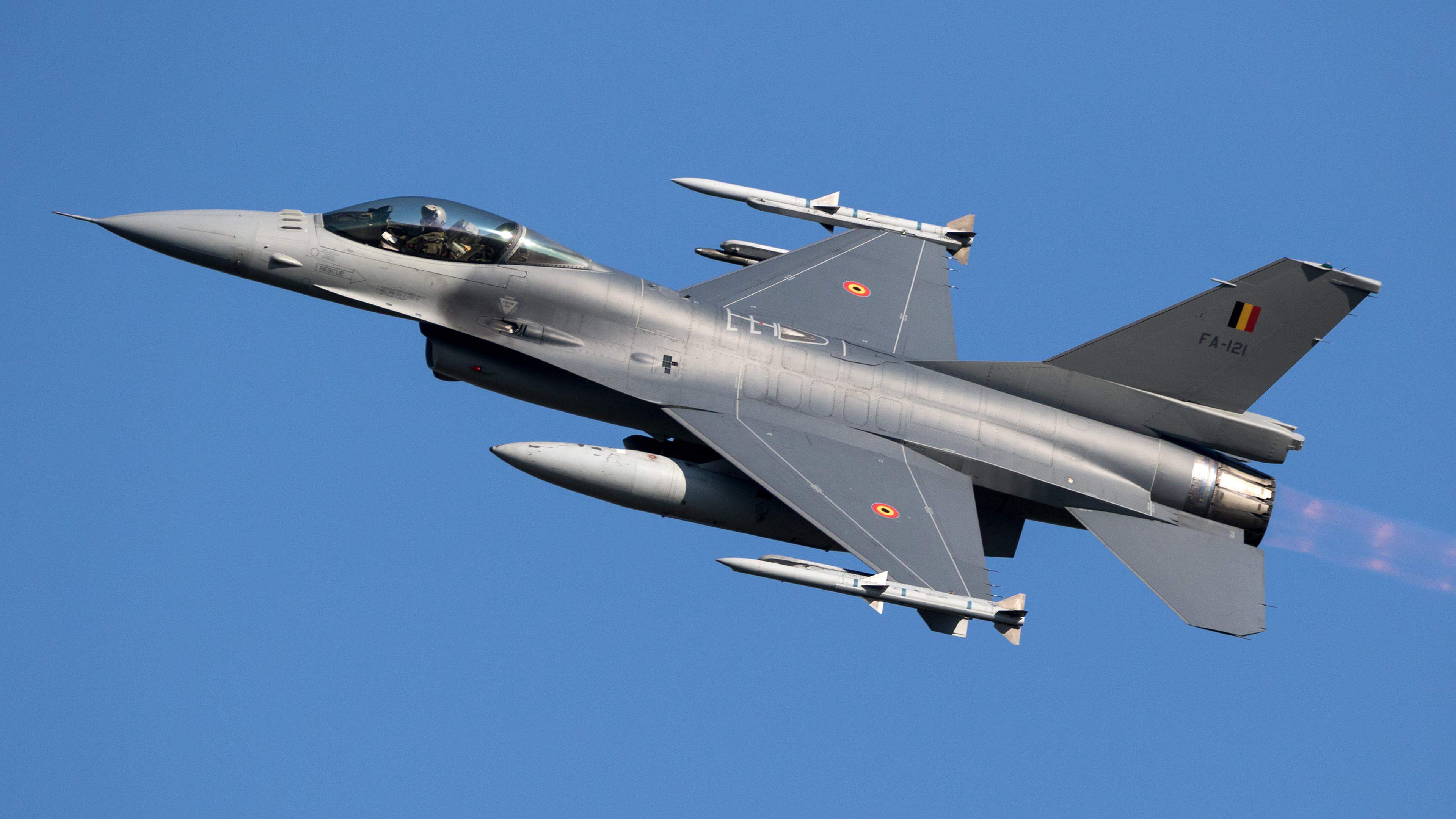 Les F-16 répondent aux demandes pressantes de l’Ukraine d’obtenir davantage d’armes pour se protéger.