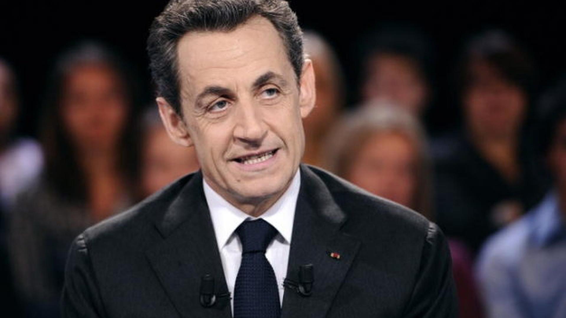Nicolas Sarkozy, qui était mardi soir sur le plateau de l'émission "Des paroles et des actes" sur France 2, voit l'écart se creuser encore un peu plus par rapport à François Hollande