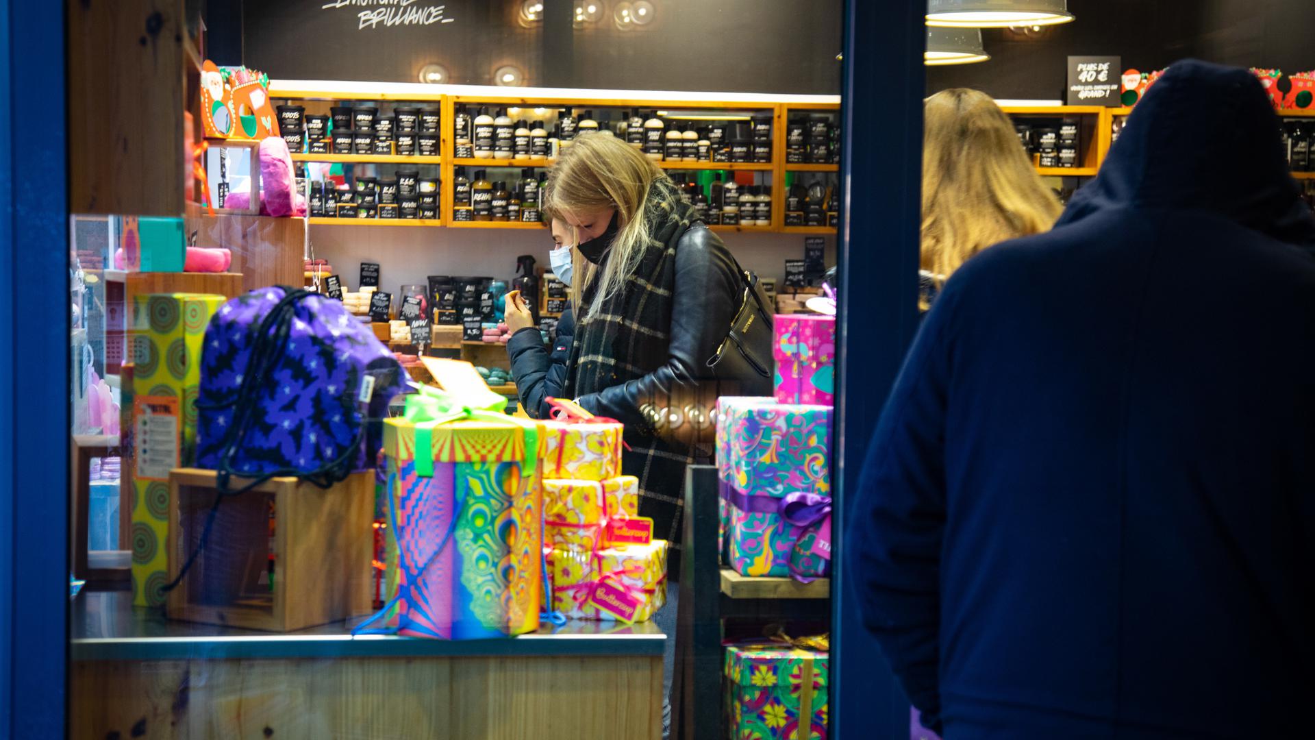 Beaucoup de Belges et Français traversent la frontière pour faire leurs achats de Noël, constatent les vendeurs. 