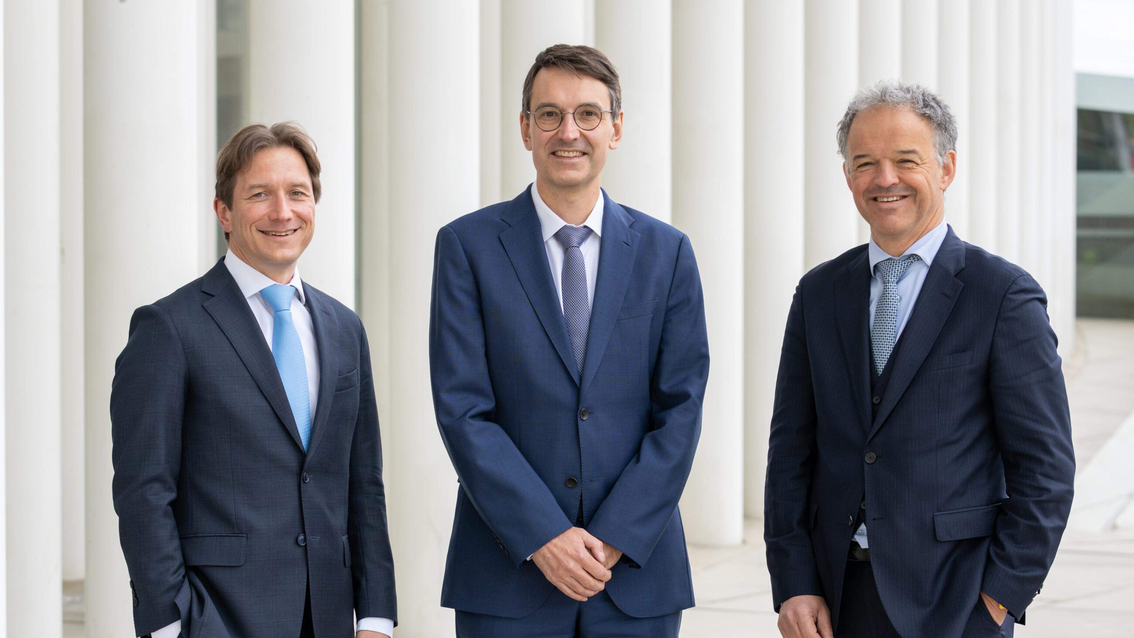 Marc Wagener (centre), nouveau directeur de l’UEL, aux côtés de Jean-Paul Olinger (gauche) et Michel Reckinger (droite).