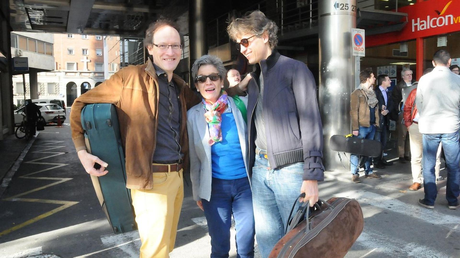 Philippe Koch aux côtés de la percussionniste Béatrice Daudin et du violoniste Fabien Perdichizzi lors de la tournée de l'OPL à Madrid en novembre 2016. 