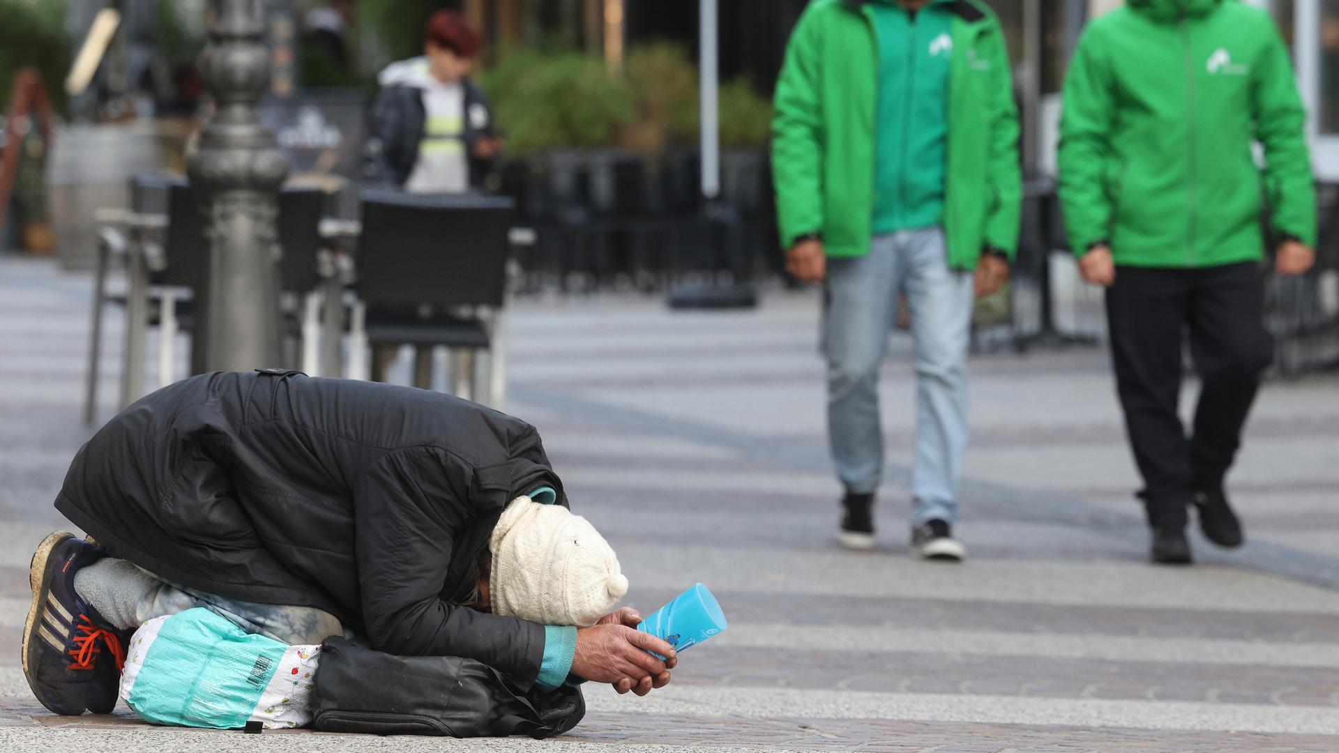 Lors de leurs tournées dans la ville haute, les équipes rencontrent de nombreux mendiants. 