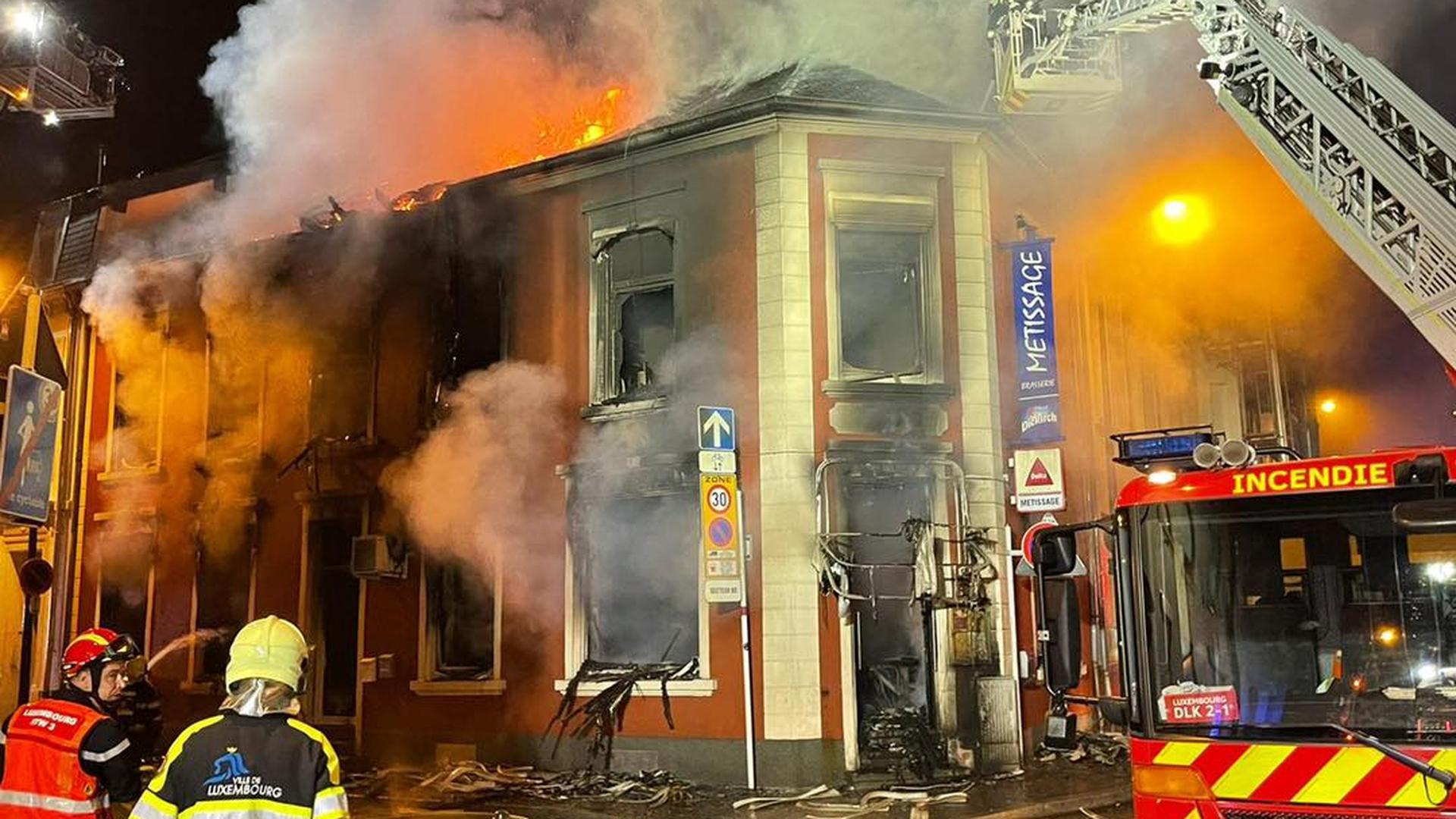 Au total, 45 pompiers sont intervenus à Bonnevoie et ont pu éteindre l'incendie après deux heures de lutte avec le feu.