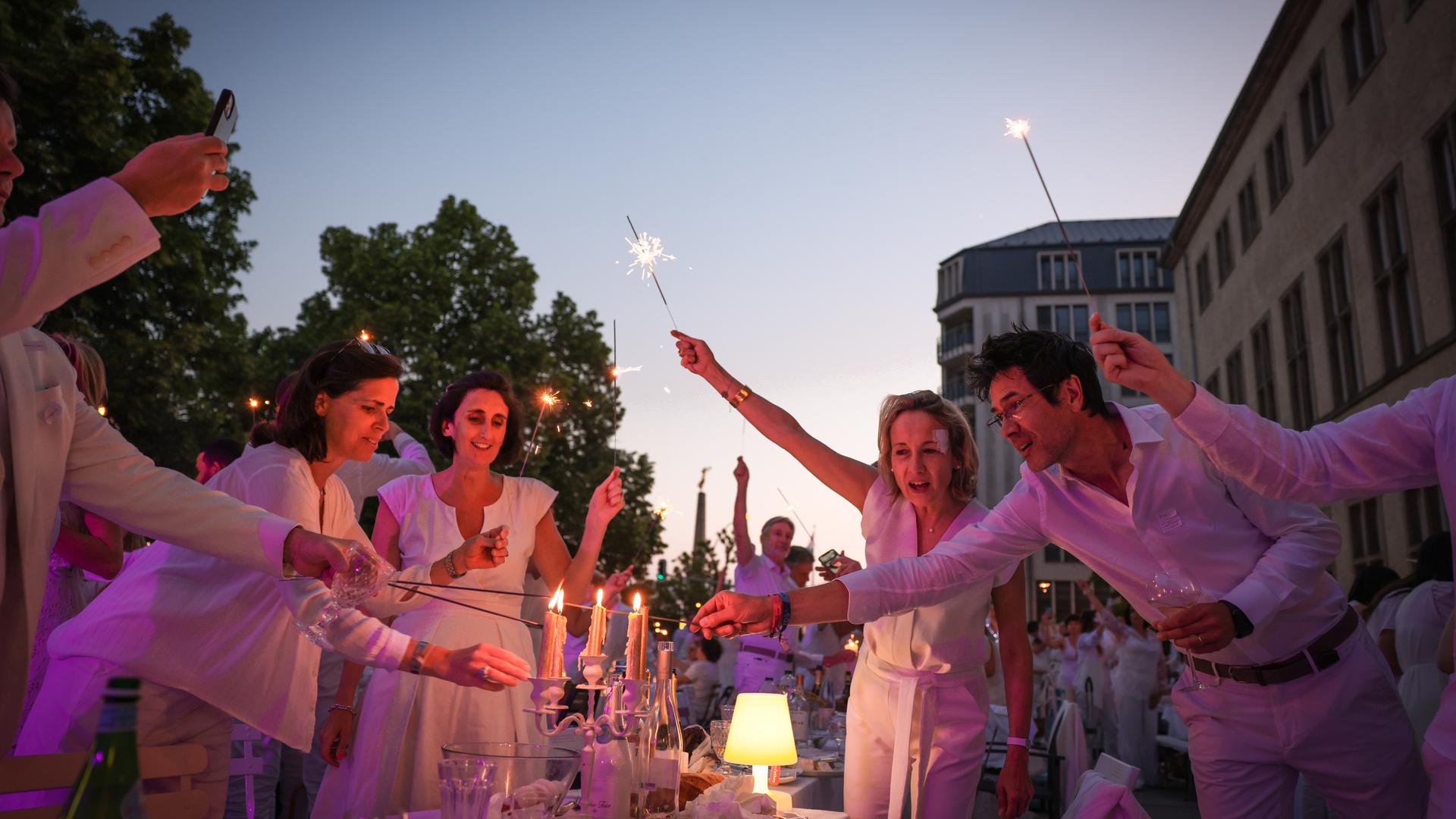 Les invités n'ont été prévenus du lieu de la fête qu'au dernier moment.