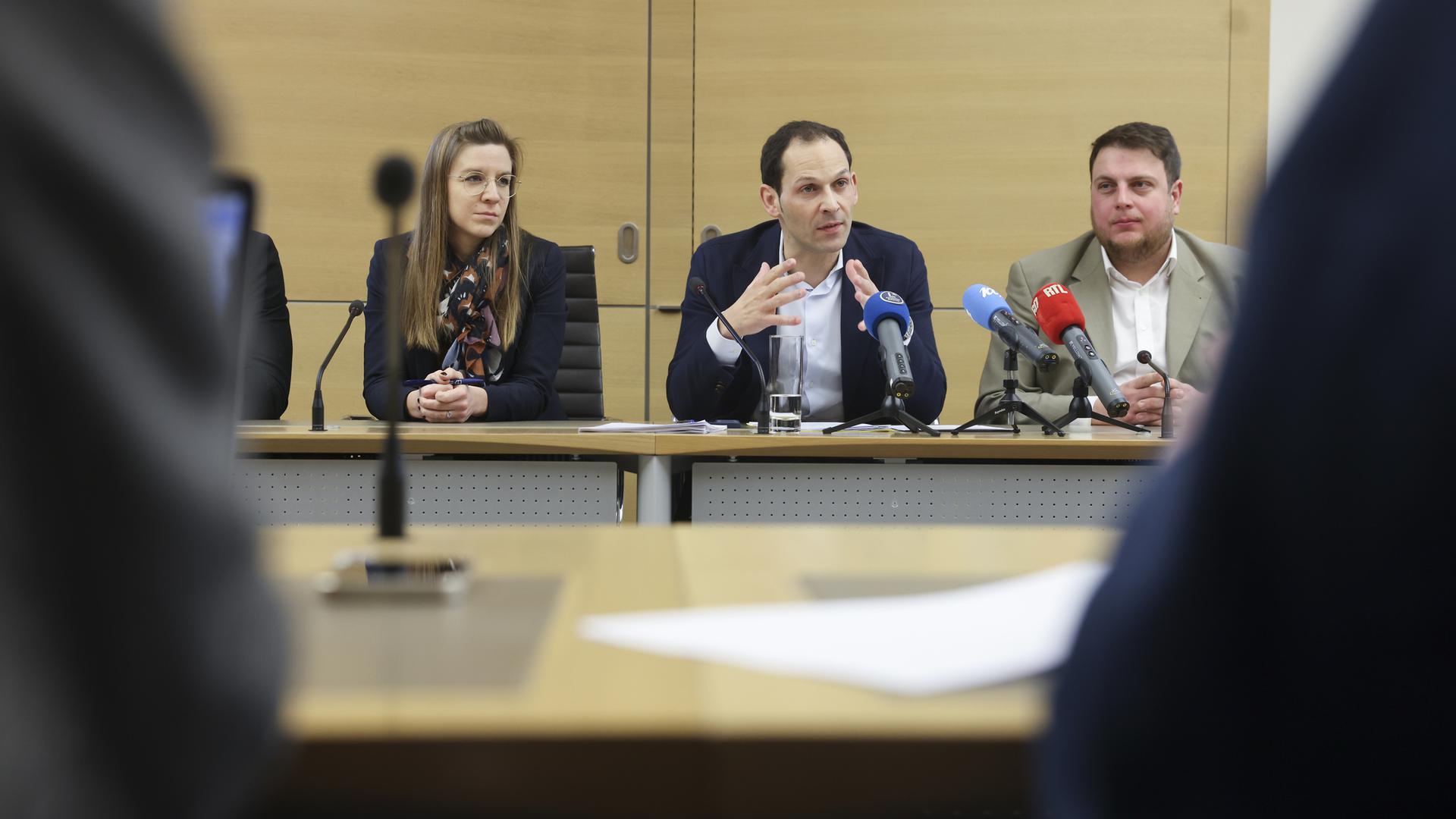 Les représentants de la majorité Carole Hartmann (DP), Dan Biancalana (LSAP) et Meris Sehovic (Déi Gréng) (de gauche à droite) se sont exprimés sur la question fiscale avant la tripartite. 