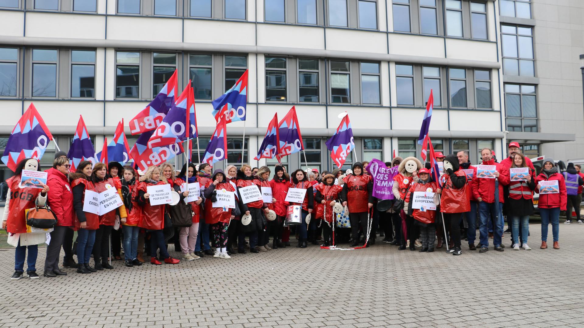 Les agents de nettoyage travaillant dans les bâtiments de la Commission européenne ont mis en avant pour la troisième fois leurs conditions de travail. 