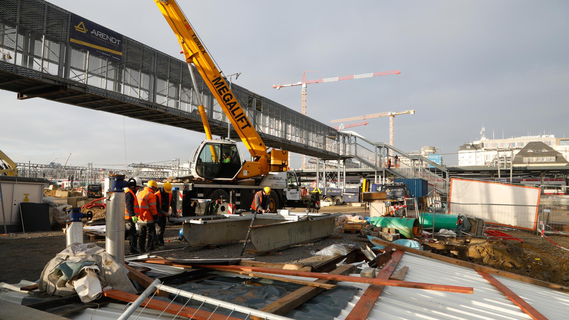 Des travaux restent en cours sur la gare et à ses abords. Pas seulement côté centre-ville mais aussi vers la rocade de Bonnevoie.