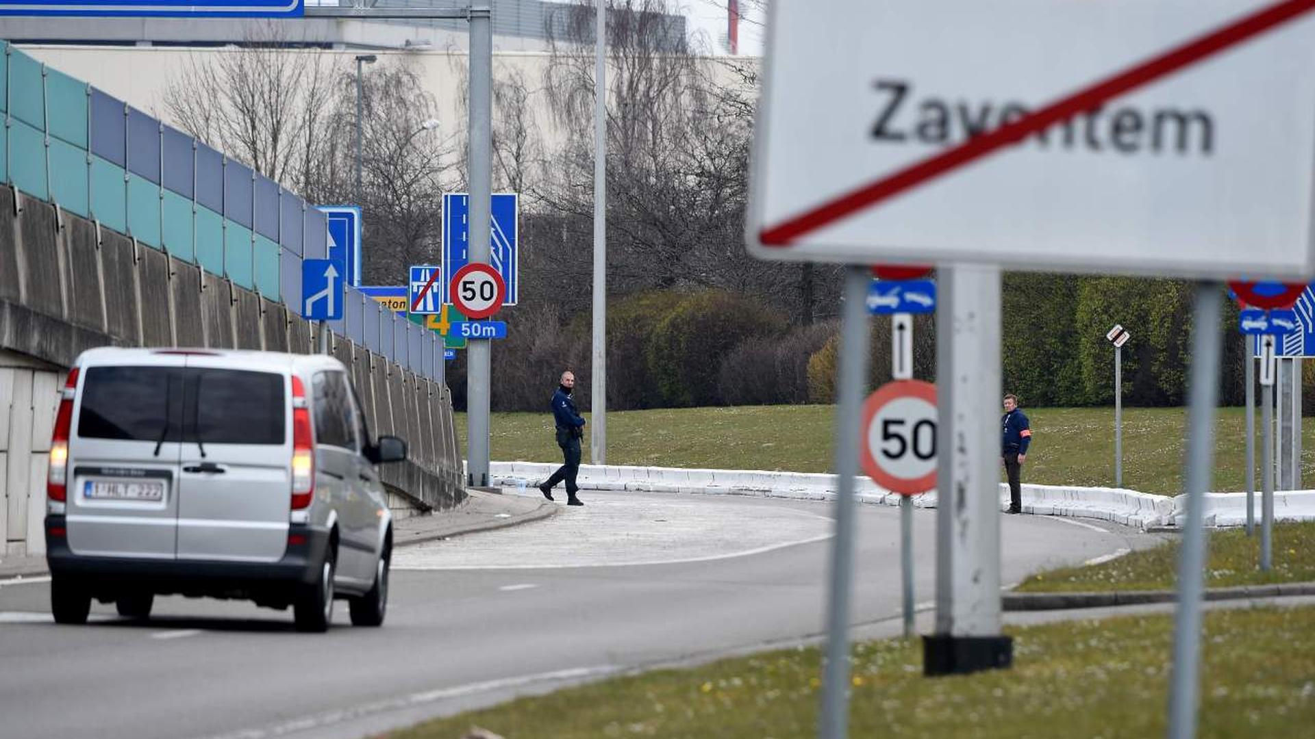 Au moins 14 personnes sont mortes et 106 blessées dans deux explosions survenues vers 8h à l’aéroport de Zaventem, selon le parquet fédéral. Le trafic aérien est interrompu.