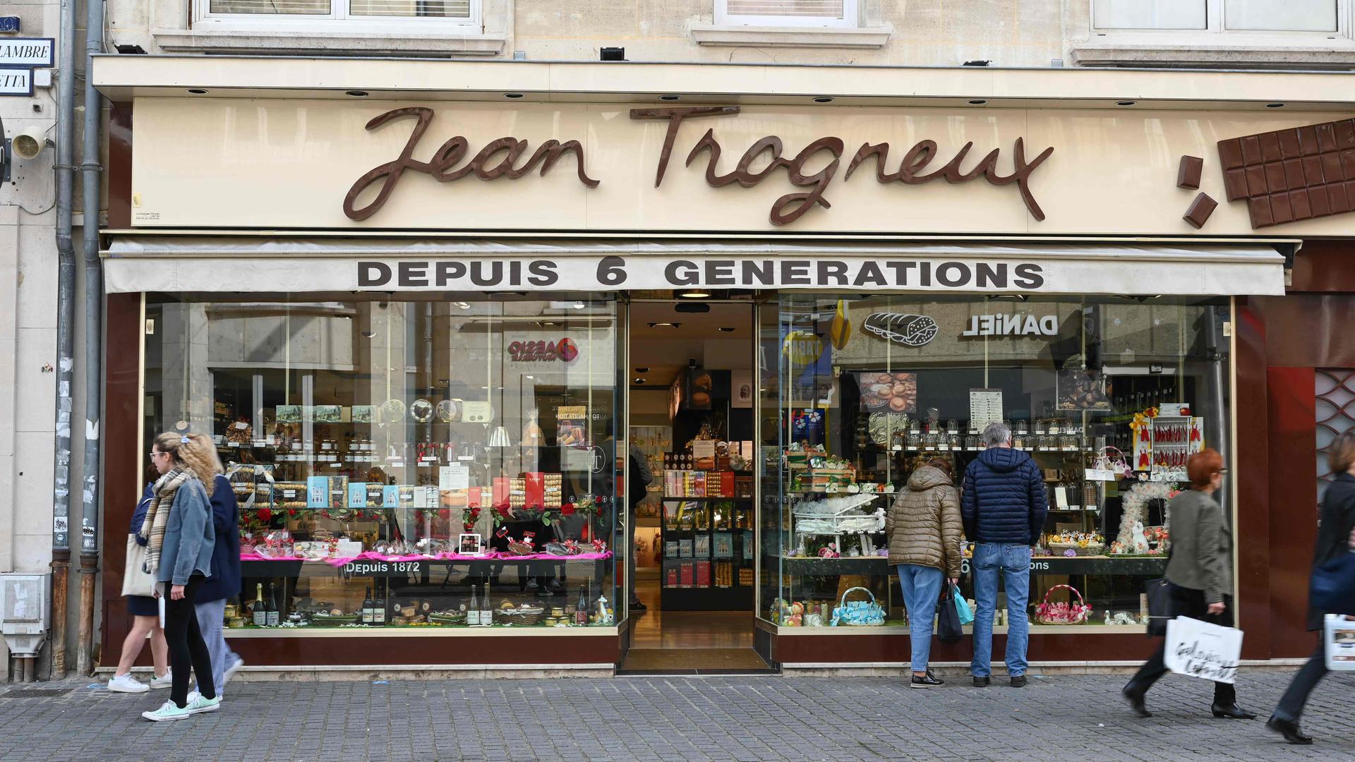 Jean-Baptiste Trogneux a été agressé devant sa boutique à Amiens.