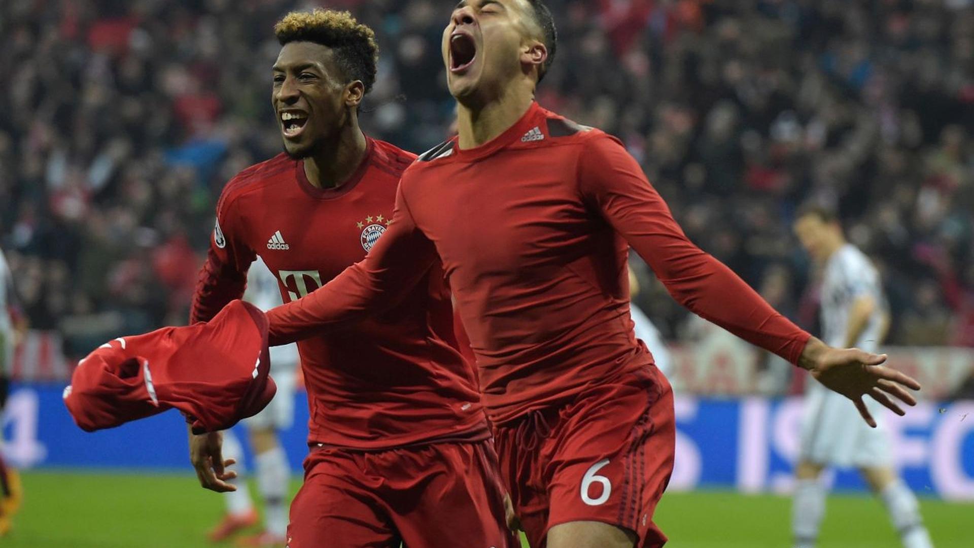 Thiago Alcantara hurle sa joie: il vient de propulser le Bayern Munich en quart de finale de la Ligue des champions