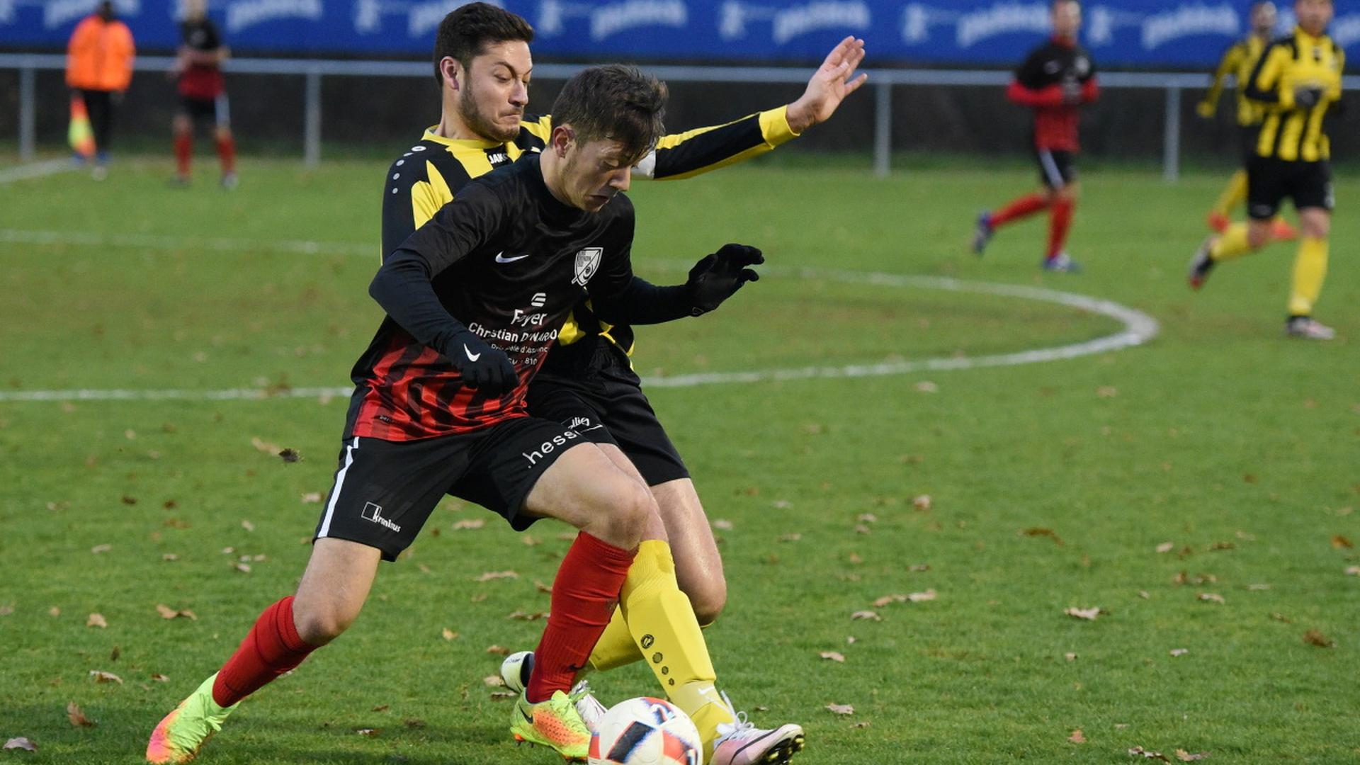 Luna Oberkorn -  Daring Echternach 3-0 - Rui Vanio Ribeiro (Luna en rouge et noir) et Matteo Amodio (en jaune et noir).