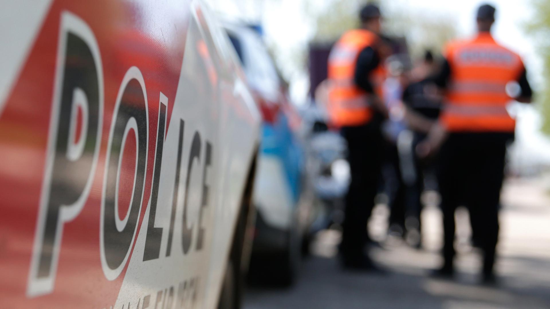 Selon la police, quatre personnes auraient d'abord pris la fuite en voiture vers le boulevard Grande-Duchesse Charlotte, à Esch-sur-Alzette.