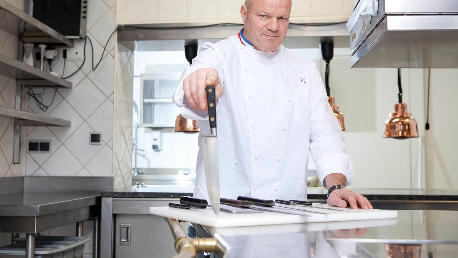 Chef de très haut niveau, Philippe Etchebest ne ménage pas les équipes en cuisine, ni en salle. 