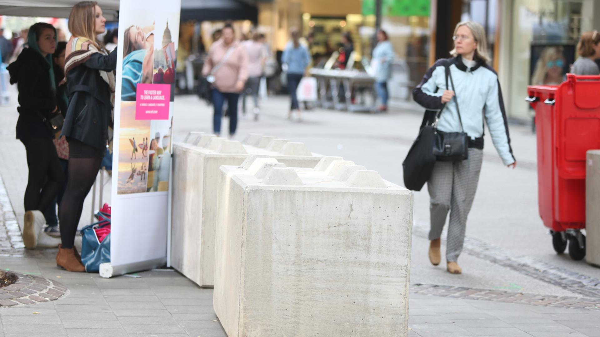 Zur Braderie locken die Geschäfte der Hauptstadt die Kunde mit Rabatten an.