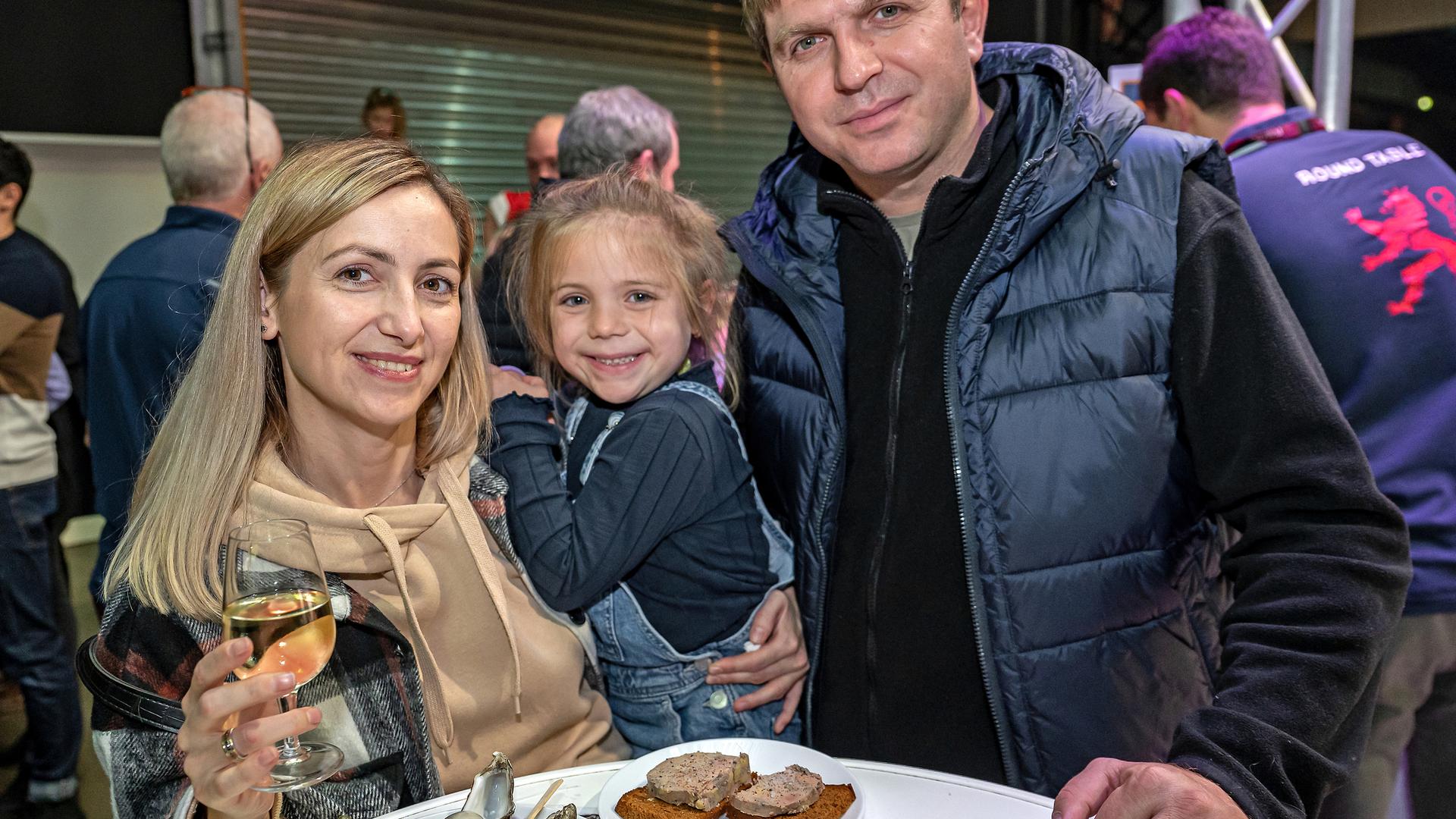 Olga, Julia et Mihail se sont régalés d'huîtres et de foie gras.
