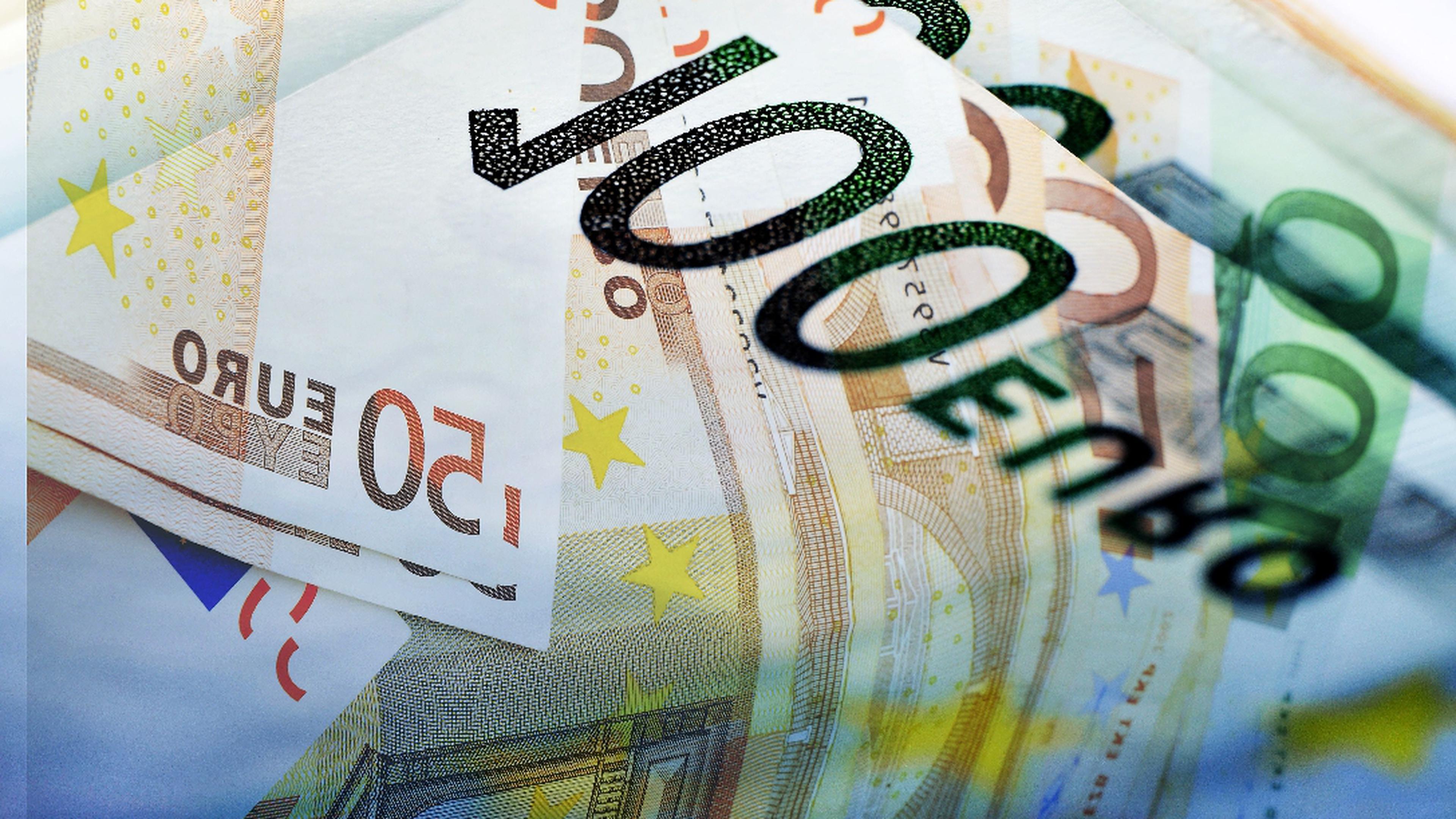 Le nouveau billet de 5 euros a été dévoilé par Mario Draghi, le premier  d'une série baptisée Europe